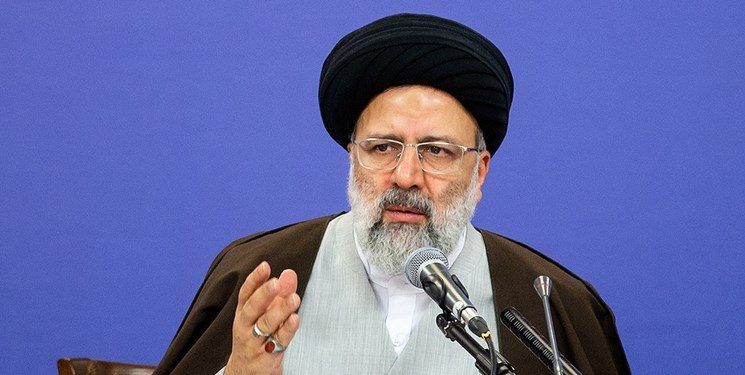 مبارزه با مفسدان اقتصادی را تا حصول نتیجه نهایی ادامه می‌دهیم