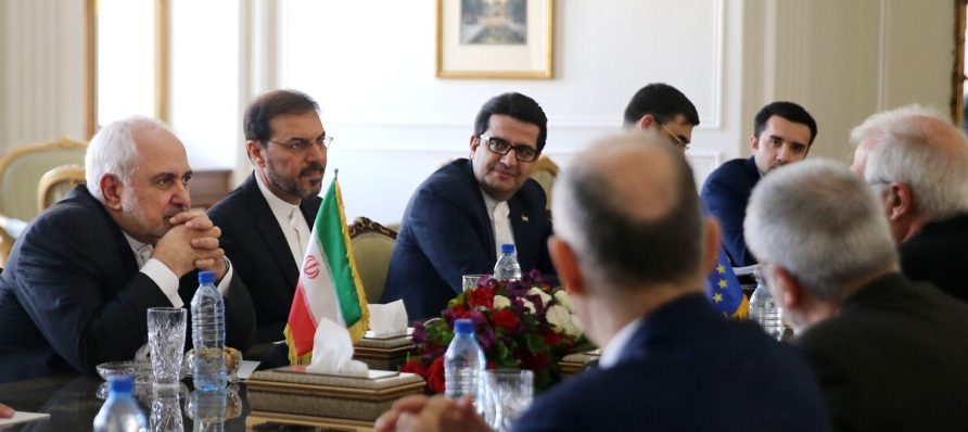 ظریف و بورل درخصوص برجام با یکدیگر گفت‌وگو کردند