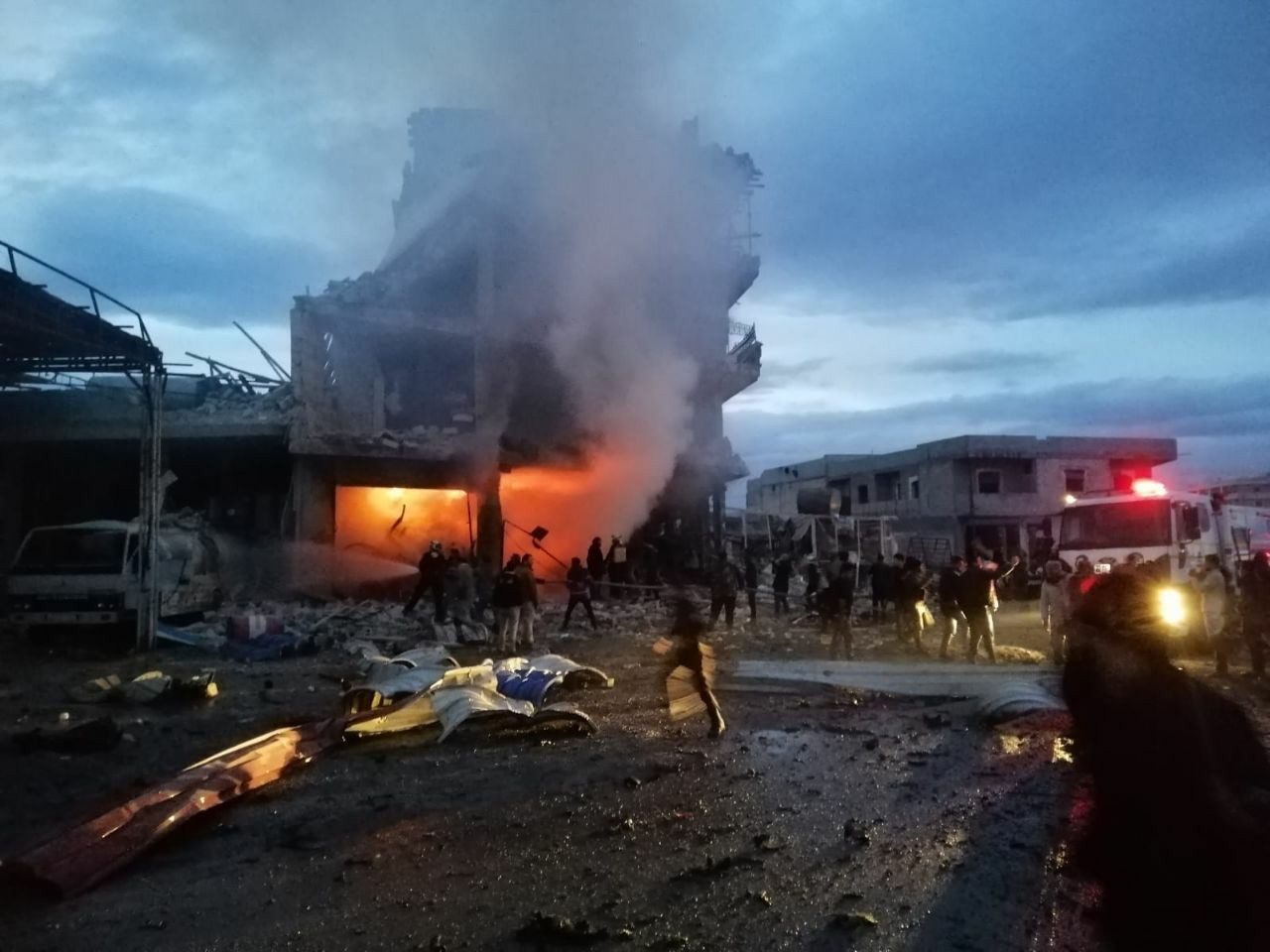 انفجار خودروی بمبگذاری شده در اعزاز 2 کشته و 18 زخمی به جا گذاشت