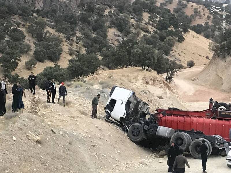 دو کشته بر اثر واژگونی یک دستگاه تریلی در محور بوکان- مهاباد