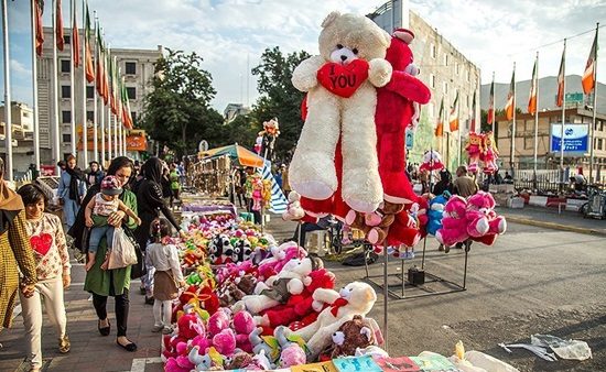 تسهیلات با نرخ سود 4 درصد به 200 نفر از دستفروشان سنندج پرداخت می شود