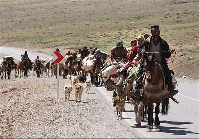 محل اسکان و کامیون های حامل دام های عشایر کرمانشاه ضدعفونی شد