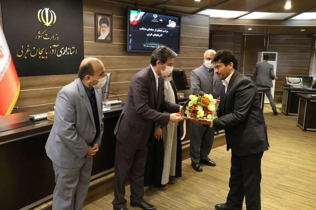 آیین تجلیل از 10 معلم منتخب آذربایجان غربی انجام شد