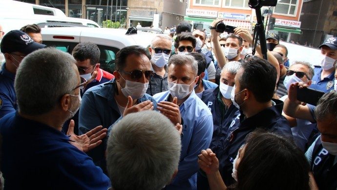 ضرب و شتم نمایندگان HDP توسط پلیس آنکارا در اعتراضات به برکناری شهرداران کرد