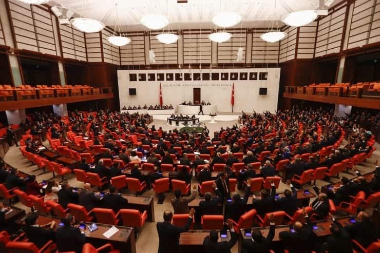 تعداد نمایندگان مبتلا به کرونا در پارلمان ترکیه به 4 تن افزایش یافت