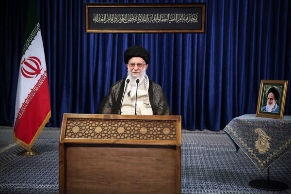 مبارزه با فساد بدون ملاحظه و تعدی و فقط بر مدار حق، عدل و قانون  ادامه یابد