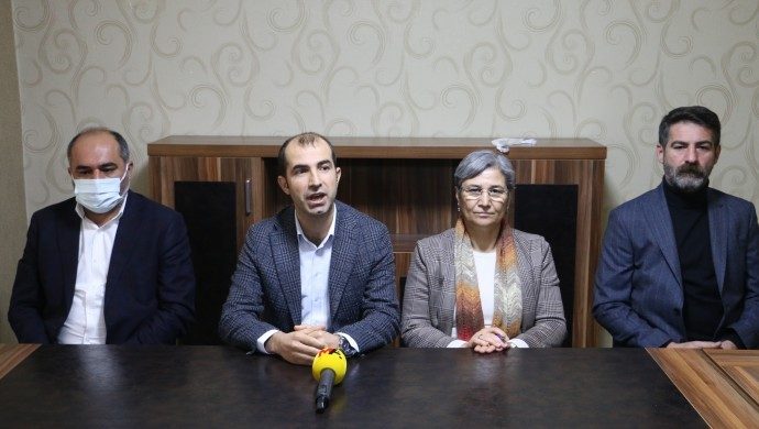 پیام سیاستمداران کرد ترکیه به مسعود بارزانی: به برادری کشی پایان دهید