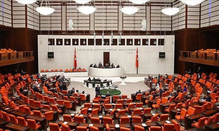 62  کیفرخواست برای لغو مصونیت قضایی از نمایندگان پارلمان ترکیه به مجلس این کشور ابلاغ شد