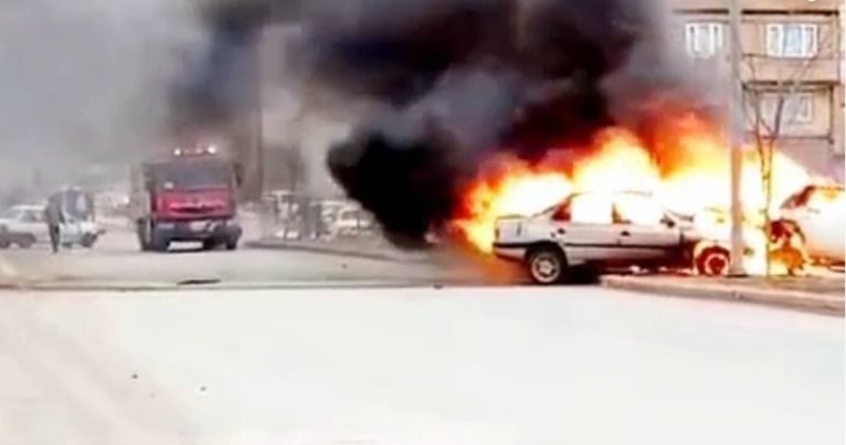 2 خودرو در بانه دچار آتش سوزی شدند