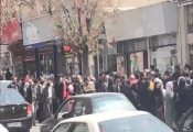 صف های طولانی مرغ در شهر مهاباد