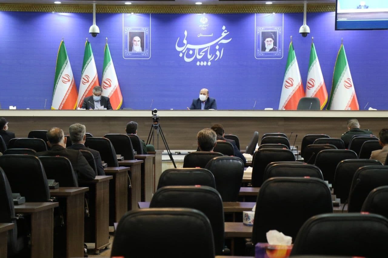 انتقاد از صف های مردمی در اوج کرونا/حضور یک سوم کادر اداری آموزشی و پرورشی منتفی شد