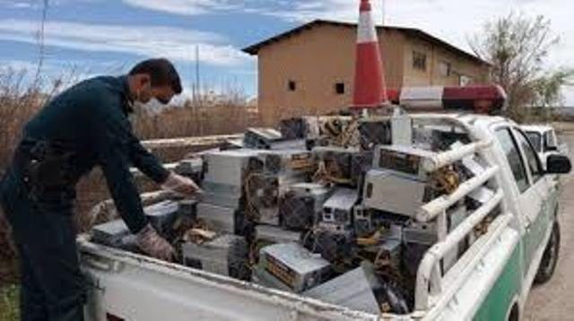 افزایش کشفیات ماینرهای غیرمجاز در آذربایجان غربی/ توقیف ٢٥٢ دستگاه در ١٢ روز!
