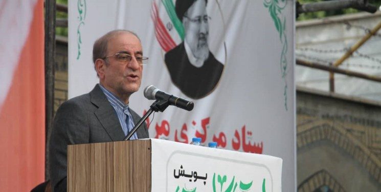 تنها شخص آقای رئیسی می‌تواند منجی کشور باشد