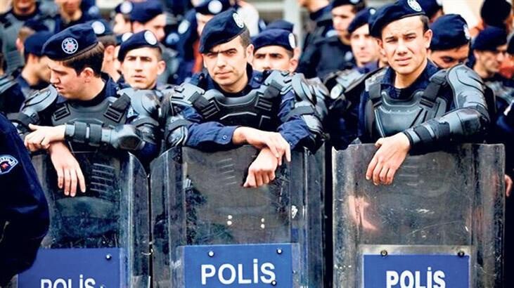 از ابتدای سال جاری 40 افسر پلیس بر اثر خودکشی جان باخته اند/6 نفر در یک هفته خودکشی کرده اند