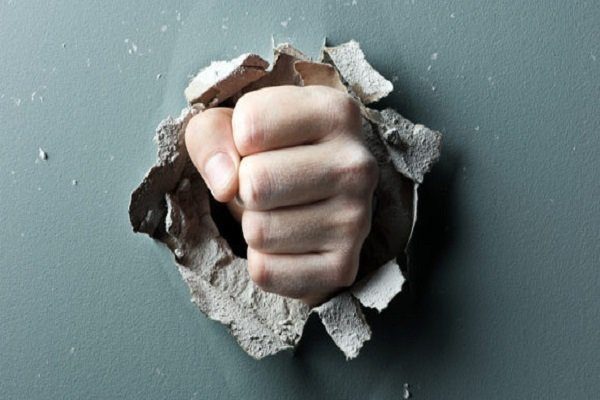 یک نقد این همه واکنش؟