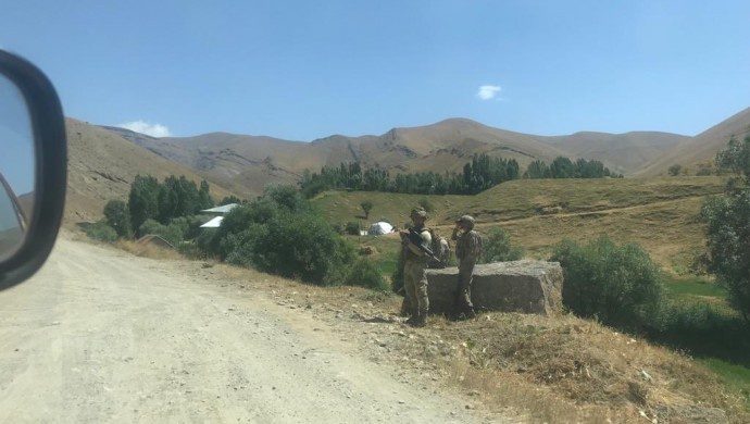 بازداشت های گسترده در حکاری در پی انفجار یک خودرو نظامی