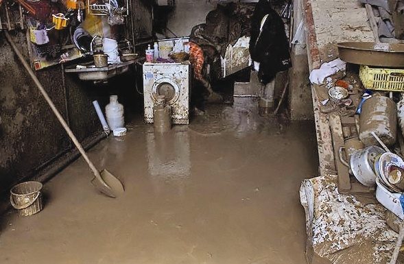 ١٣ باب منزل مسکونی در سیلاب مهاباد گرفتار شدند