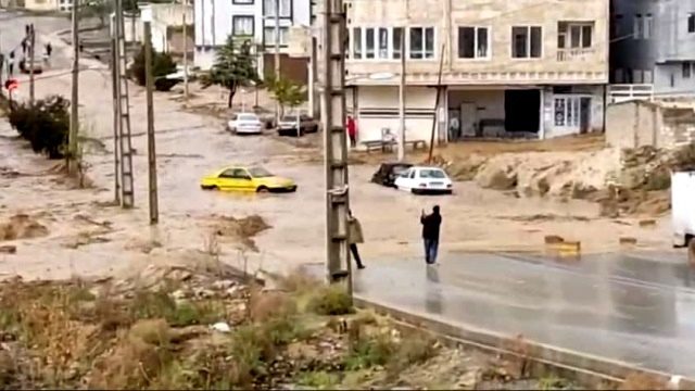 رییس جمهور خواستار بررسی دلایل وقوع سیل مهاباد شد