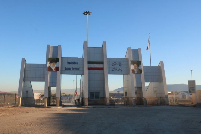 لە دەروازەی پەروێزخان پێدانی ڤیزا به ‌هاوڵاتیانی عێراق و هه‌رێمی كوردستان ڕاده‌گرێت