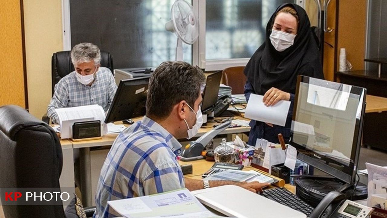 الزام ارائه کارت واکسیناسیون برای حضور کارمندان در ادارت