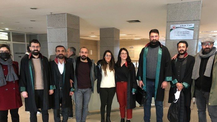 تبرئه روزنامه نگاران کرد که خبر پرتاب دو شهروند را از بالگرد نظامی افشا کرده بودند
