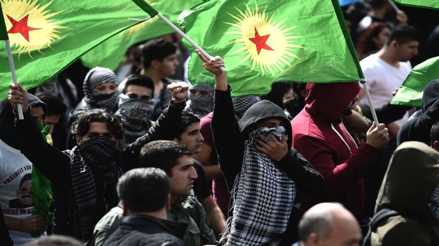 Iraqi army boots PKK-linked leader’s statue from Sinjar, arrests fighters / Shelly Kittleson