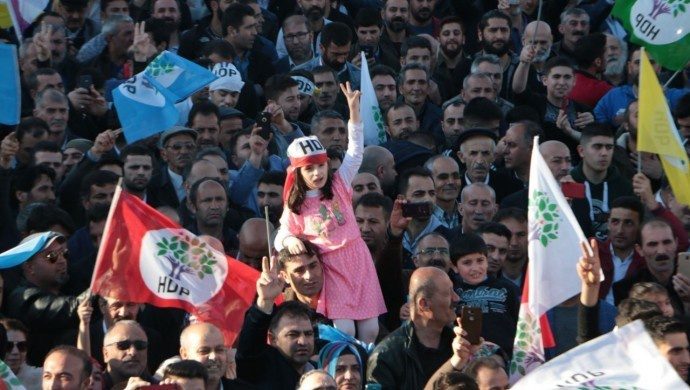 چگونه یک عبارت واحد برای اردوغان جرم نیست اما برای دمیرتاش جرم است؟