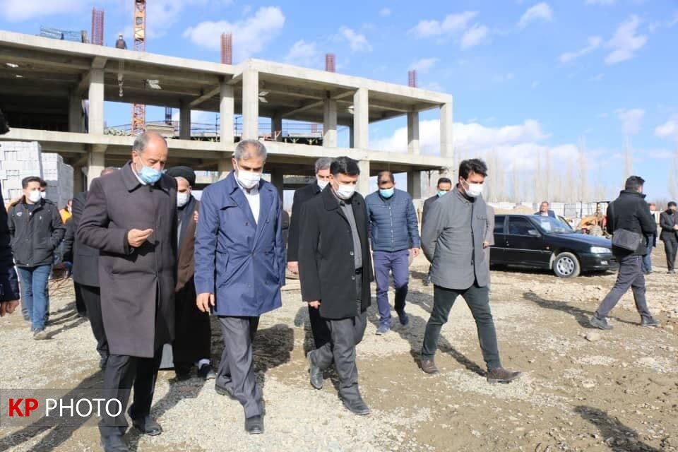 اختلاف نظر مسئولان در مورد میزان تخت و پیشرفت فیزیکی بیمارستان سلماس!