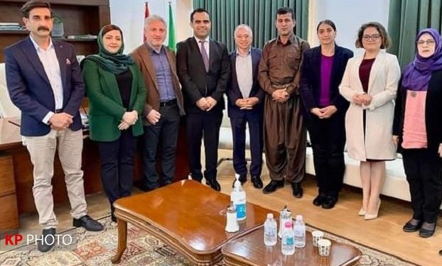 شاندێکی پارتی دیموکراتیکی گەلان لەگەڵ نوێنەرانی یەکێتی لە پەرلەمانی کوردستان، کۆبوونەوە