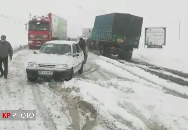 رهاسازی ۱۷ دستگاه تریلی در کولاک محور تمرچین