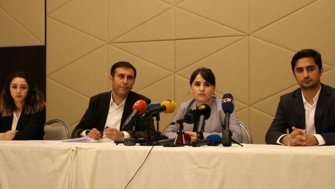 نهادهای قانونی ترکیه  به انزوای اجباری اوجالان پایان دهند