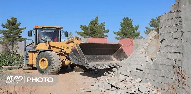 تأسیسات ارگان‌های دولتی نیز در مسیر رفع تصرفات شهر چایی قلع و قمع شدند