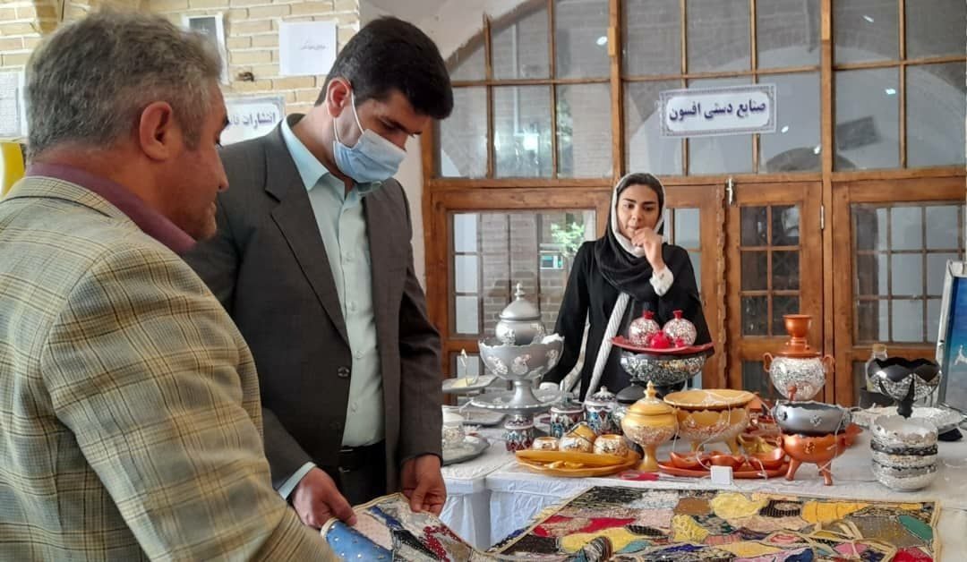 برپایی نمایشگاه صنایع‌دستی و غذاهای محلی در خانه کُرد سنندج