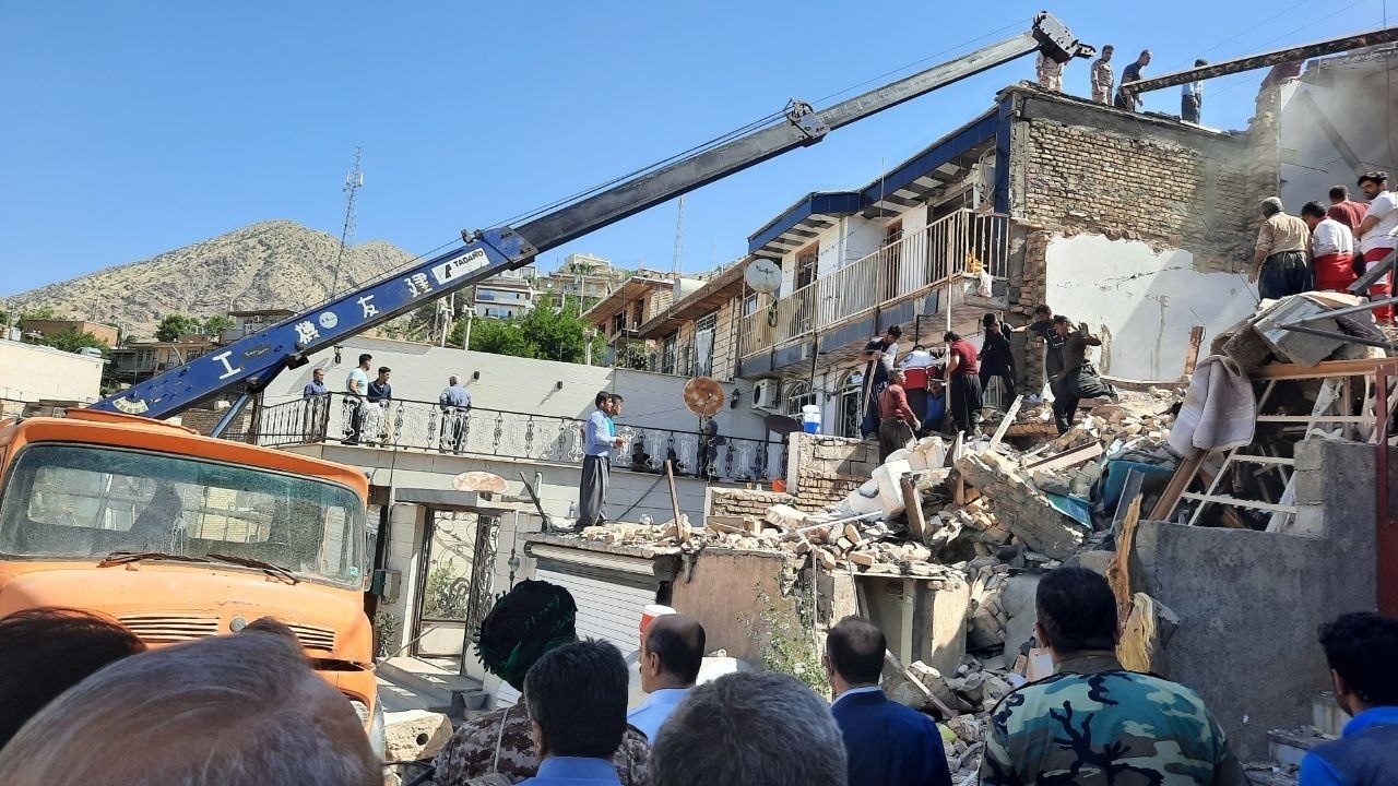داڕمانی باڵەخانەیەکی سێ نهۆمی لە نەوسوو 2 کوژراوی لێکەوتەوە