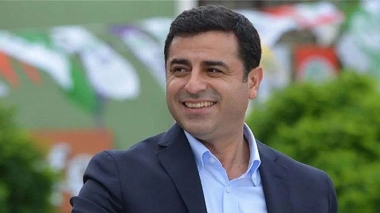 سەلاحەدین دەمیرتاش: ئاکپارتی هەڵدەوەشێتەوە