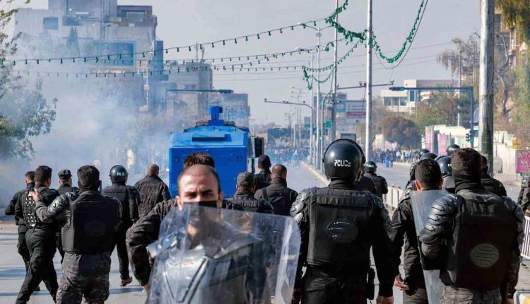 احزاب کردستانی  همه امکانات  خود برای ارعاب تظاهرات کنندگان  را در اقلیم به کار گرفتند،