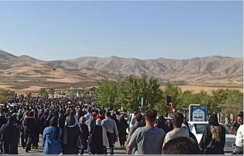 پیکر «مهسا امینی» در زادگاهش سقز به خاک سپرده شد