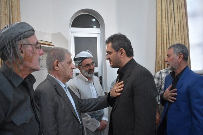 ئامادەبوونی پارێزگاری کوردستان و فەرماندەی سوپا لە ماڵی بنەماڵەی مەهسا ئەمینی