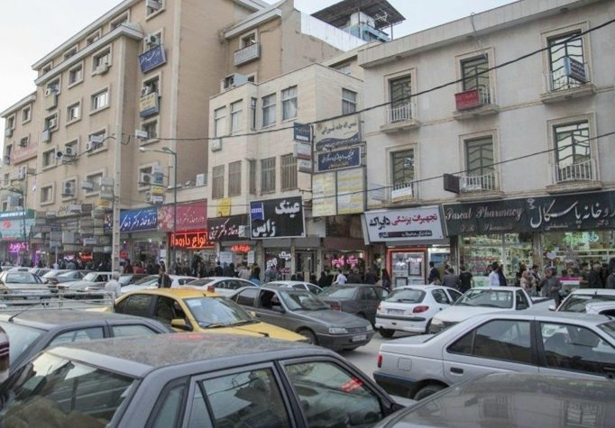 تمرکز پزشکان، باعث ترافیک شدید در مرکز شهر شده است