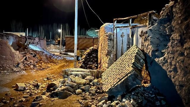 تخریب ٥٠٠ واحد مسکونی و مصدومیت  ١٩٤ نفر در زلزله خوی