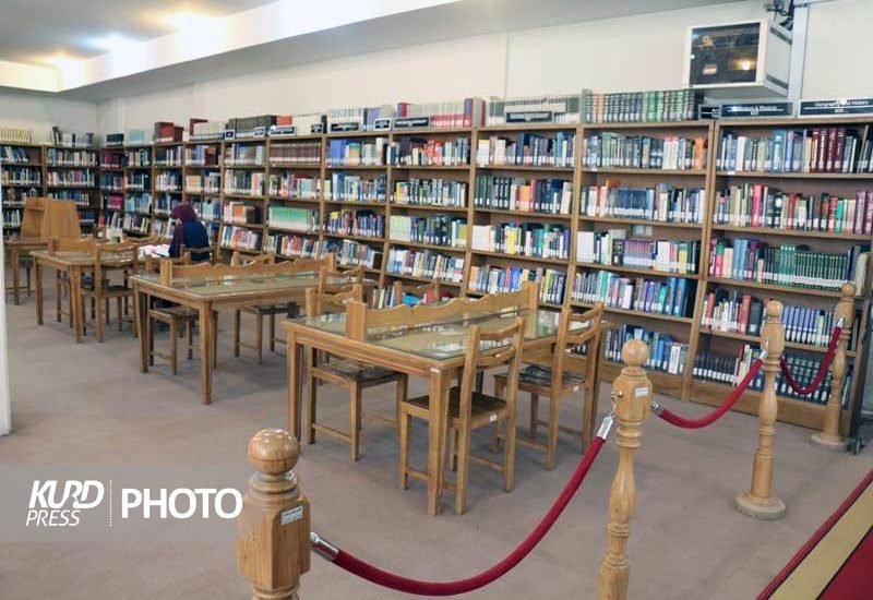 اهدای ۱۳ هزار جلد کتاب به کتابخانه های عمومی کردستان