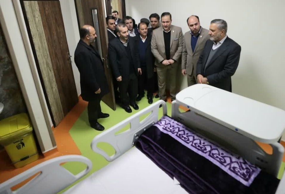 آیین بهره‌برداری از ۱۳ پروژه درمانی استان کرمانشاه با حضور وزیر رفاه