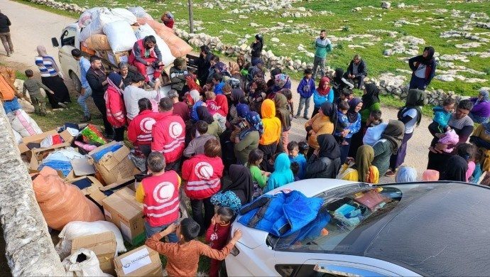 هلال احمر کردی کارزار جمع آوری کمک خود را برای زلزله زدگان گسترش داد