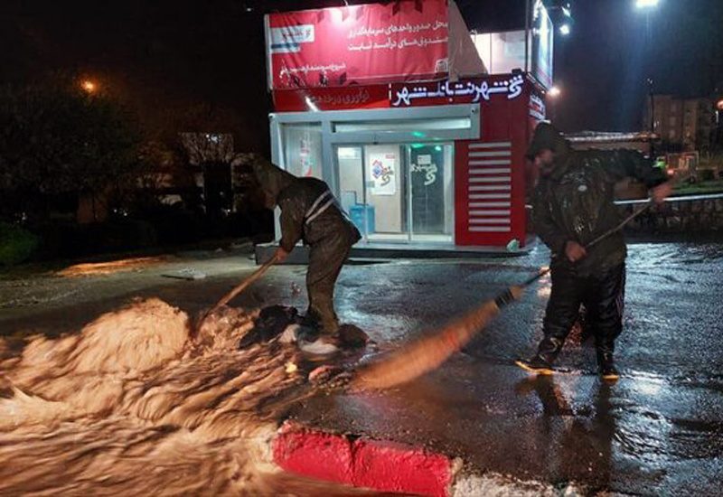 انجام عملیات رفع آبگرفتگی در معابر شهر سنندج