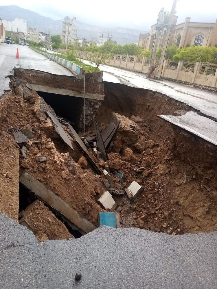 دادستان: علت فرونشست سیل بند ایلام در دست بررسی است
