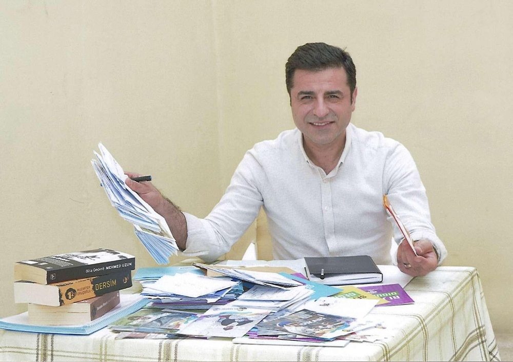 در همان دور اول انتخابات این دولت را تغییر دهید