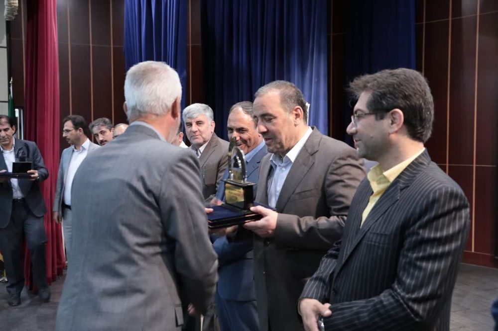 از معلمان نمونه استان ایلام تجلیل شد