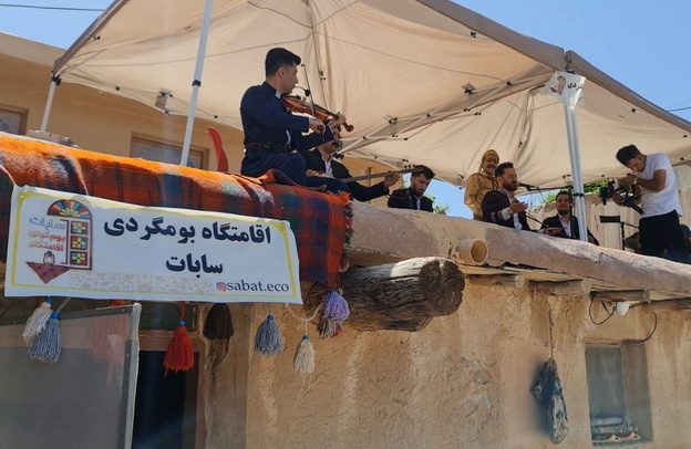 استقبال گسترده گردشگران از جشنواره غذاهای گیاهی در روانسر 