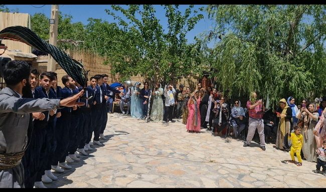 استقبال گسترده گردشگران از جشنواره غذاهای گیاهی در روانسر 