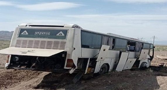 حادثه آفرینی دوباره در جاده خوی/ این بار تصادف اتوبوس با سمند!